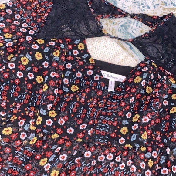 BCBG Generation floral boho top size 12 - Picture 7 of 9